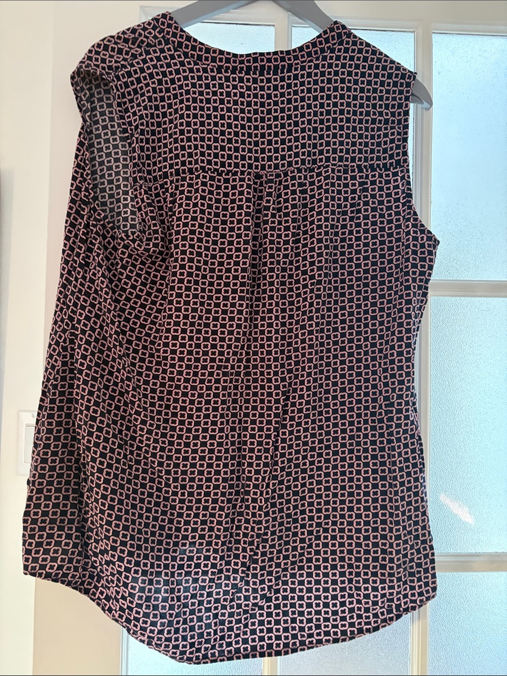 #60.Nicole Miller Navy and Pink Sleeveless Geometric Camisole - Picture 3 of 3